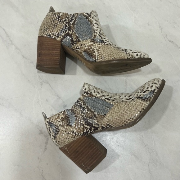 Petty beige/white snakeskin ankle boots in size 7 - Picture 4 of 6